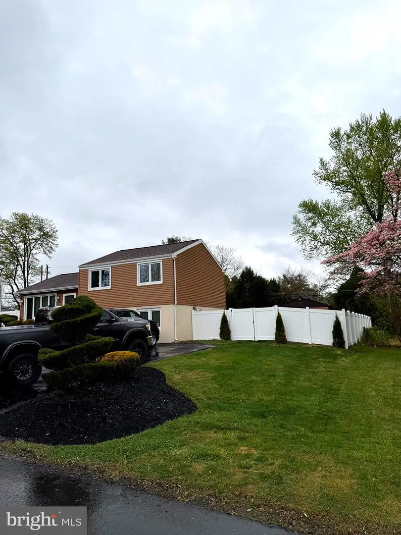 14 Revere St, Feasterville Trevose, PA 19053 - #3