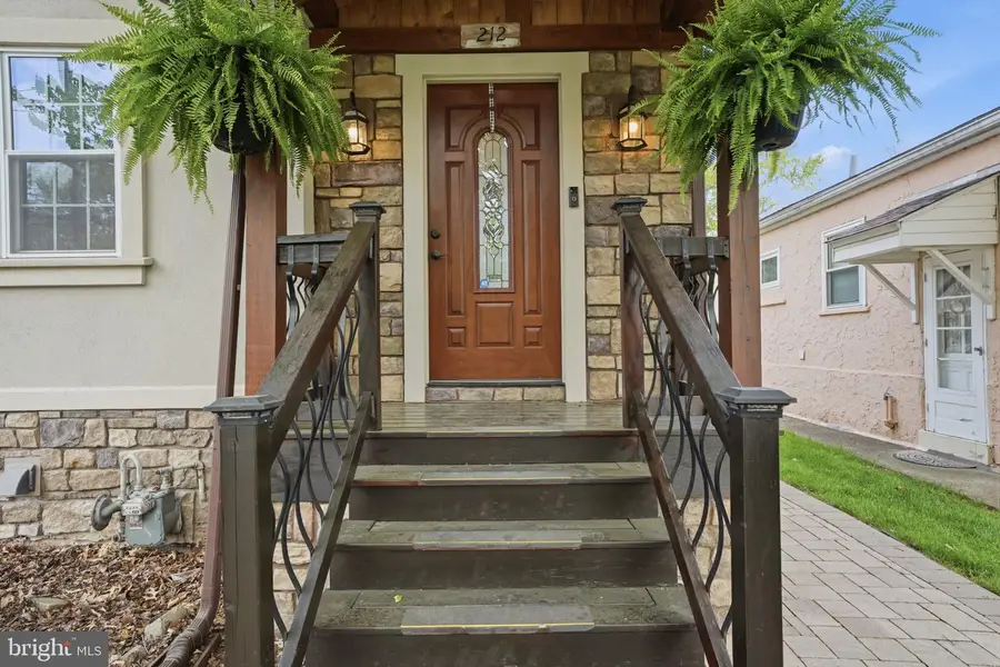 212 W Franklin St, Morrisville, PA 19067 - #2