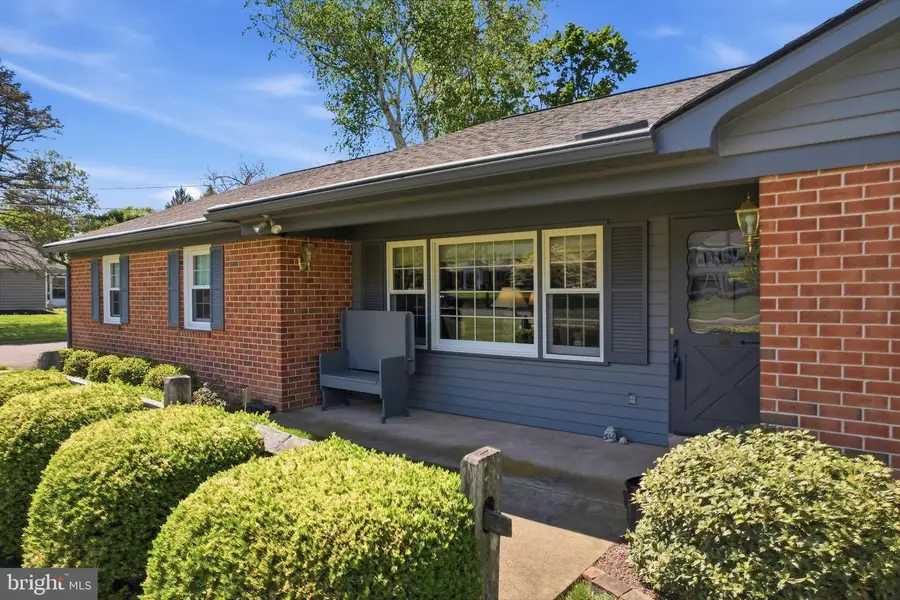 228 Chestnut Valley Dr, Doylestown, PA 18901 - #2