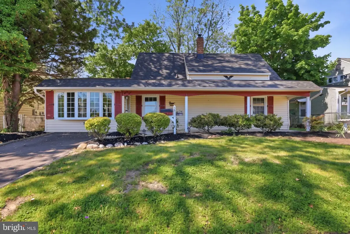 35 Robin Hill Ln, Levittown, PA 19055 - #1