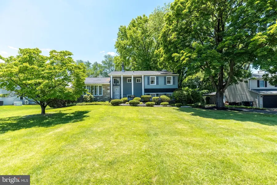 216 Windsor Dr, Southampton, PA 18966 - #3