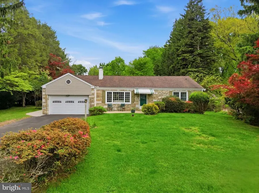 162 Valley Dr, Southampton, PA 18966 - #2