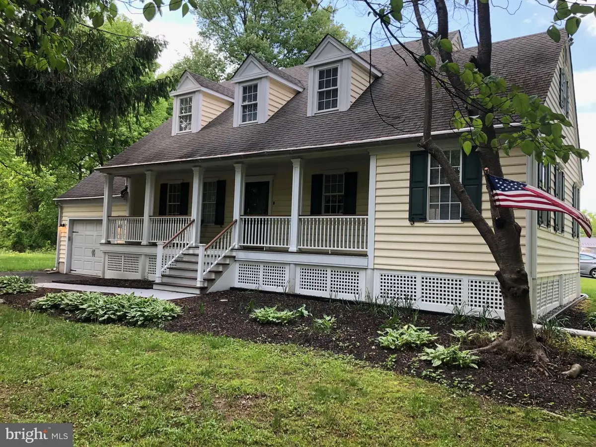 212 Apple St, Levittown, PA 19057 - #1