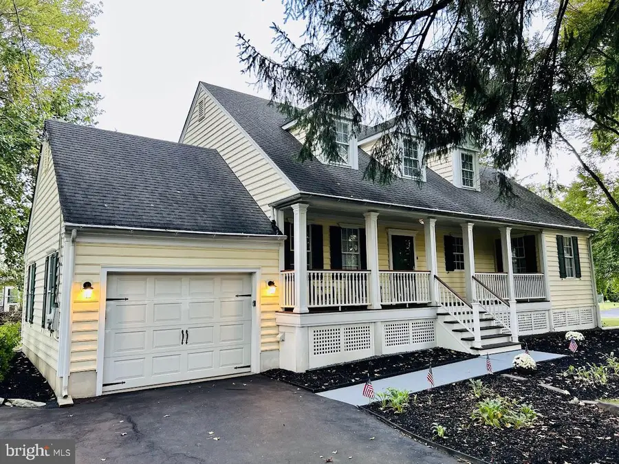 212 Apple St, Levittown, PA 19057 - #3