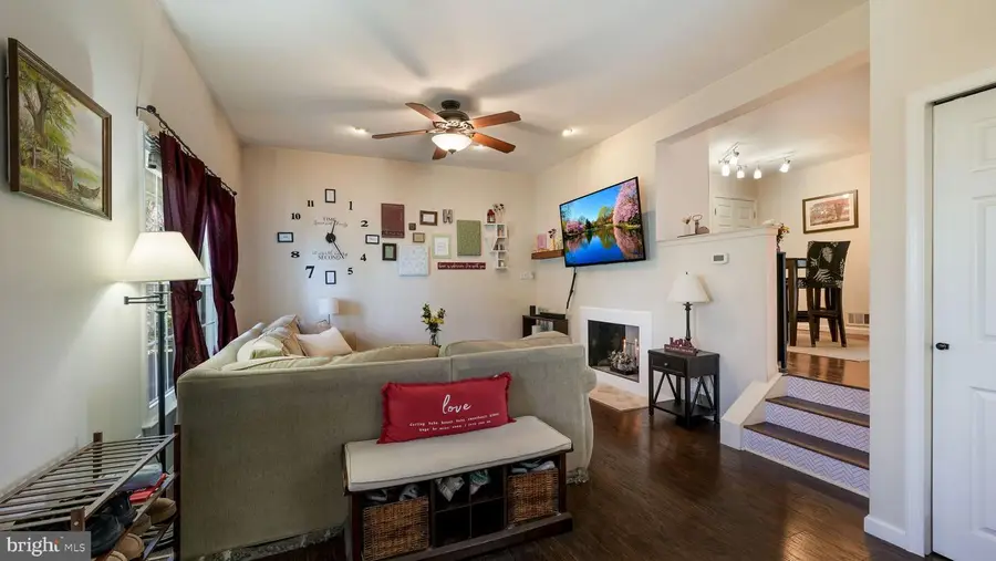 6 Edinboro Cir, Chalfont, PA 18914 - #3