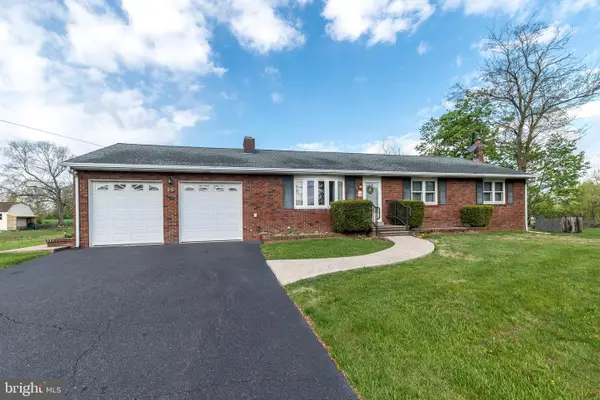 29 W Creamery Rd, TRUMBAUERSVILLE, PA 18970