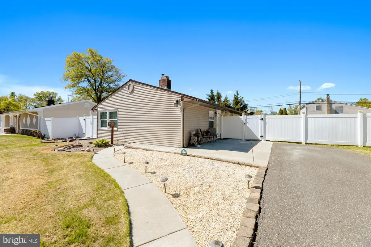 11 Midwood, Levittown, PA 19054 - #1