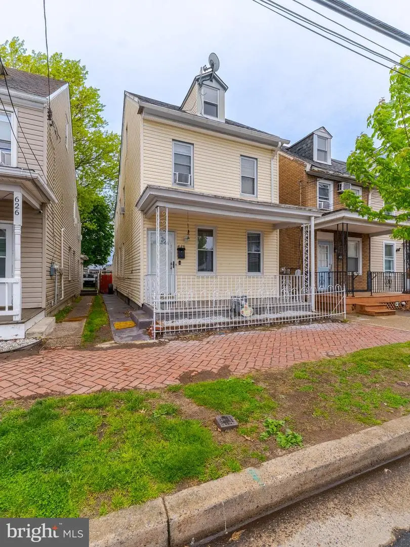 628 Pine St, Bristol, PA 19007 - #1