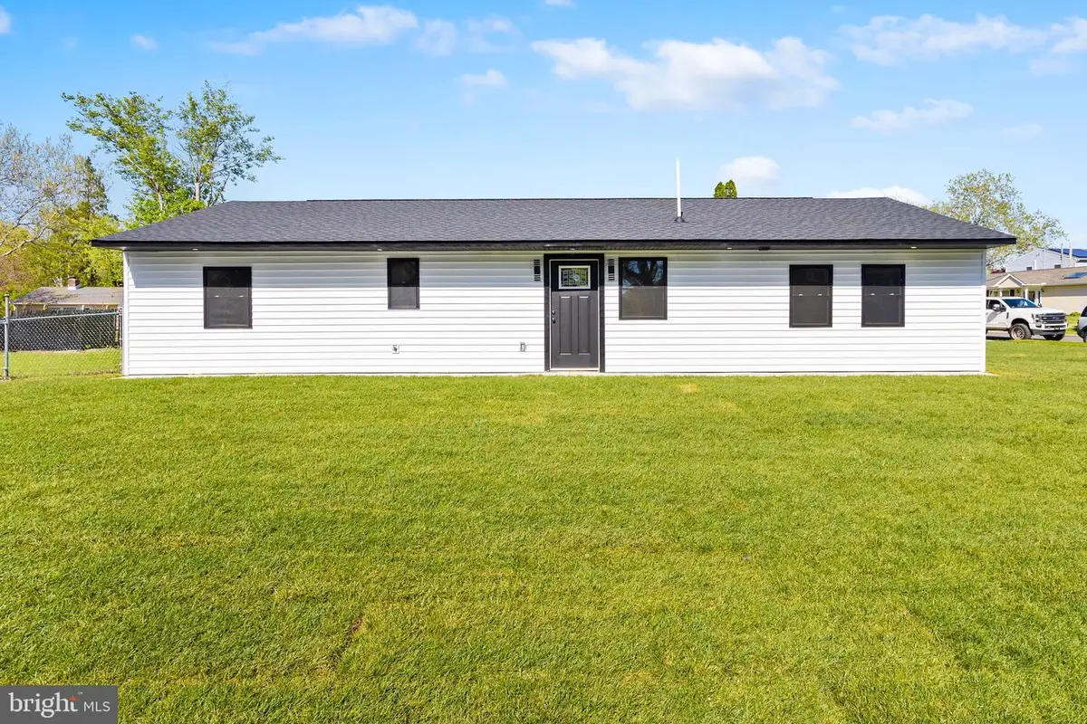 30 Orangewood Dr, Levittown, PA 19057 - #1