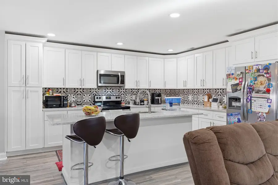 32 Rustleaf Ln, Levittown, PA 19055 - #2