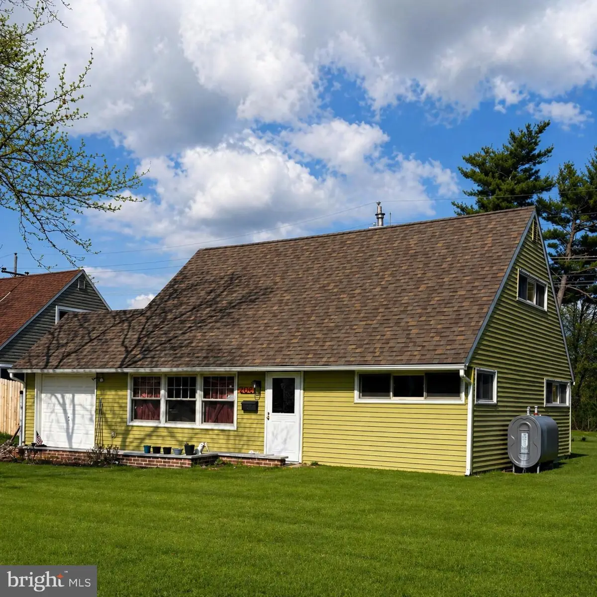 204 Kenwood Dr S, Levittown, PA 19055 - #1