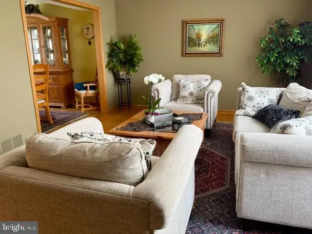 1549 Barnswallow Dr, Bensalem, PA 19020 - #2