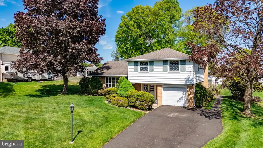180 E Rambler Dr, Holland, PA 18966 - #2