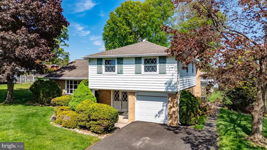 180 E Rambler Dr, Holland, PA 18966 - #3