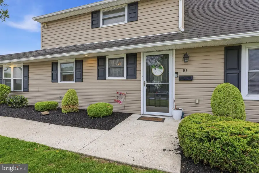 10 Inland Rd, Levittown, PA 19057 - #3