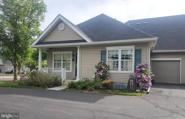 105 Liberty Dr, BENSALEM, PA 19020