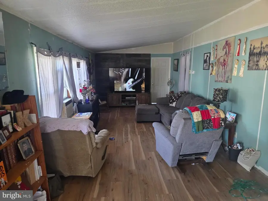 3072 Chandler Dr, Morrisville, PA 19067 - #2