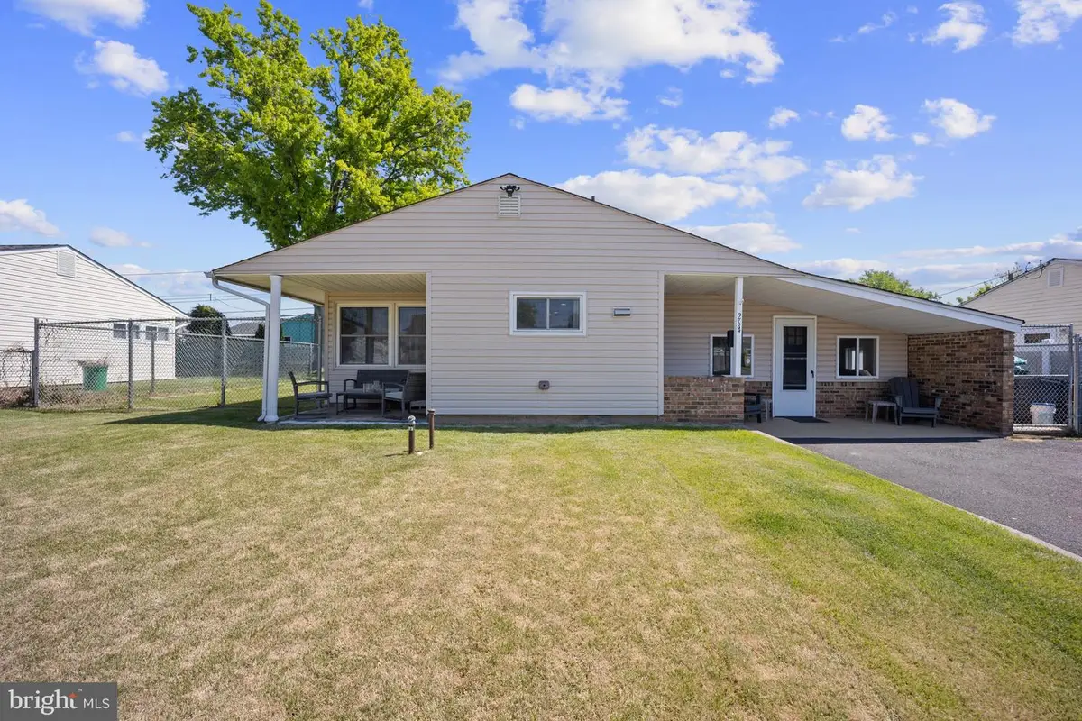 264 Goldenridge Dr, Levittown, PA 19057 - #1