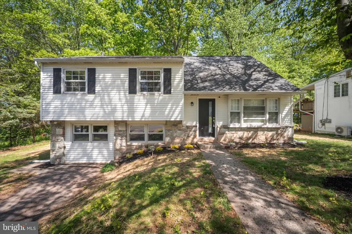 202 Wiltshire Dr, Chalfont, PA 18914 - #1