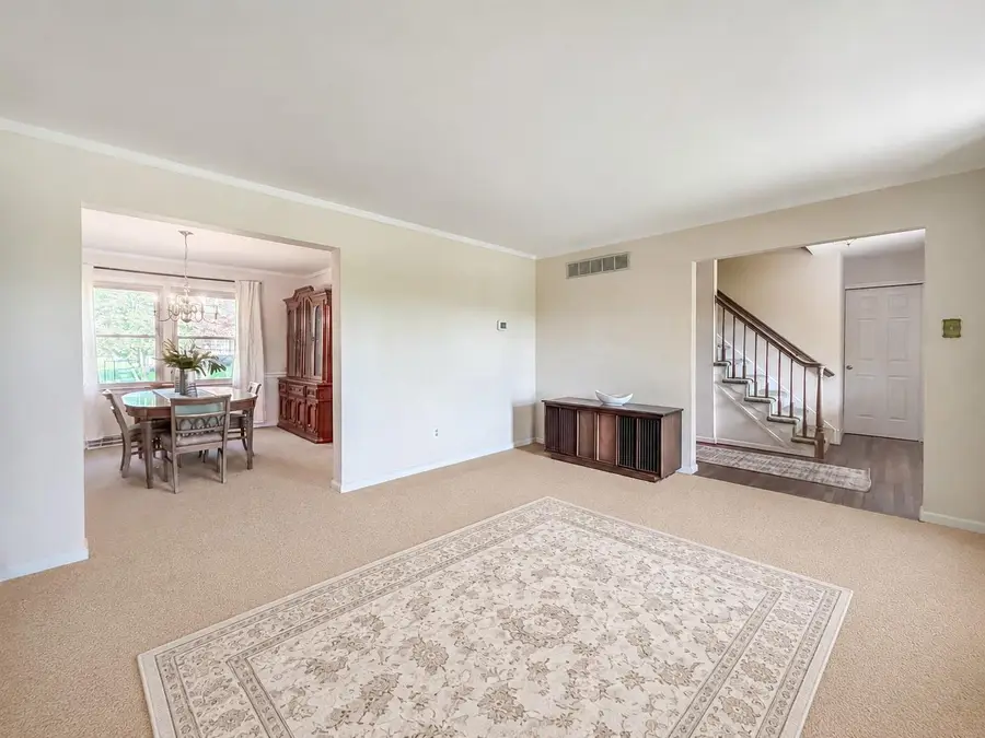 129 South Dr, Newtown, PA 18940 - #3