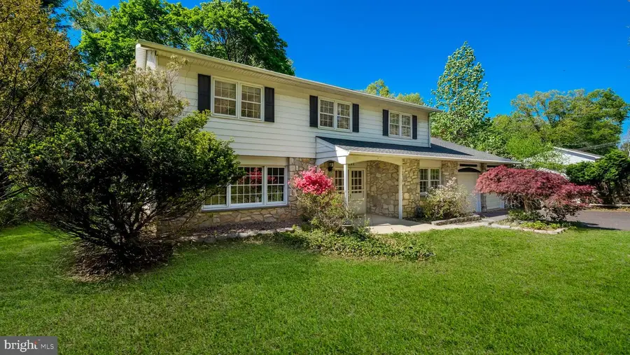 1086 Gravel Hill Rd, Huntingdon Valley, PA 19006 - #2