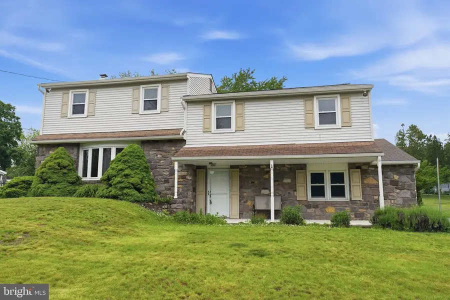 647 Middle Holland Rd, Southampton, PA 18966 - #3