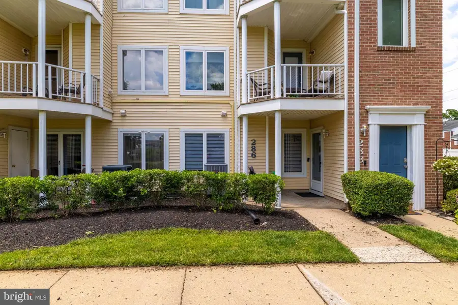 286 Juanita Ct, Levittown, PA 19057 - #2
