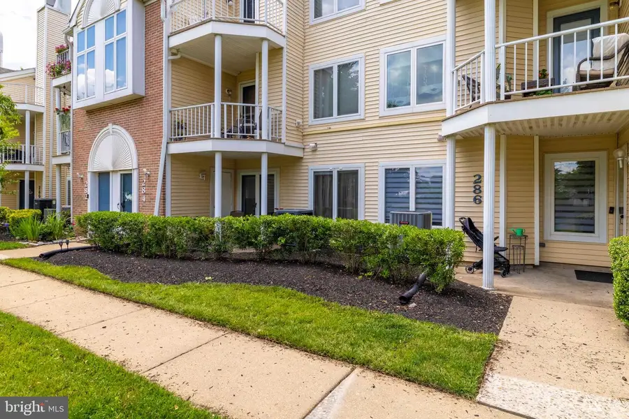 286 Juanita Ct, Levittown, PA 19057 - #3