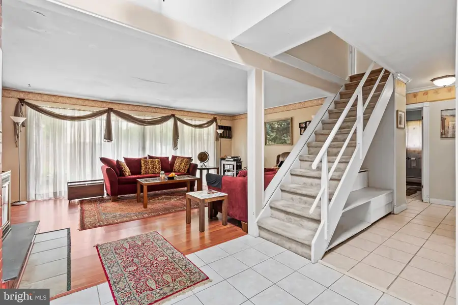 82 Forsythia Dr E #e, Levittown, PA 19056 - #3