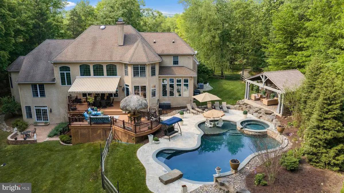 5 Glen Eagles Dr, New Hope, PA 18938 - #1