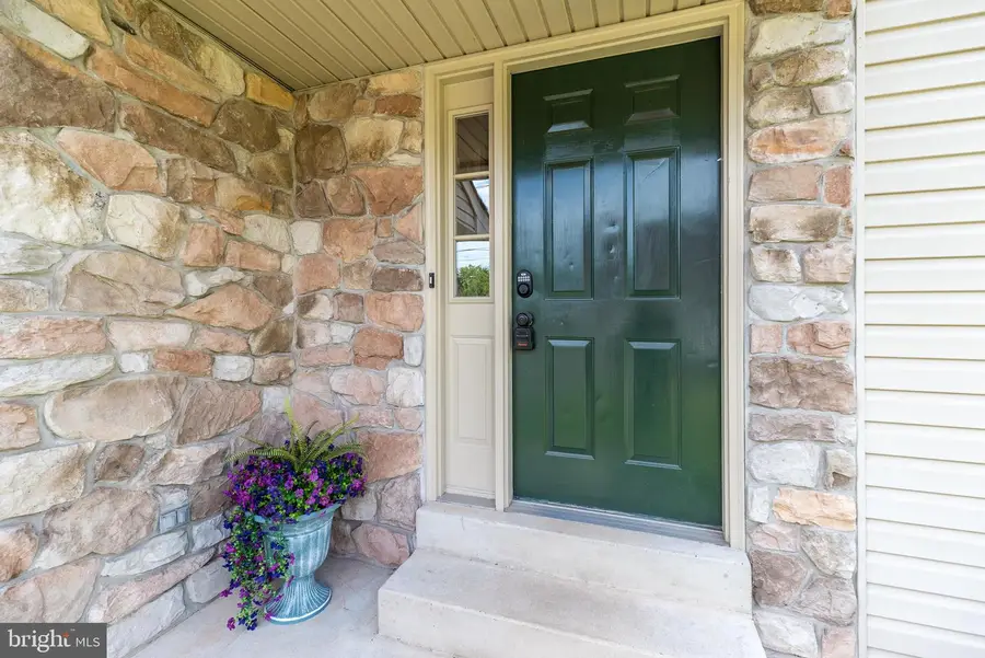 910 Vine St, Perkasie, PA 18944 - #3