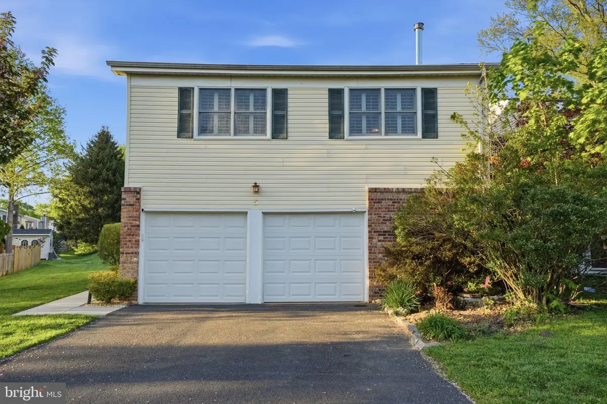 5 Chestnut Dr, Newtown, PA 18940 - #1