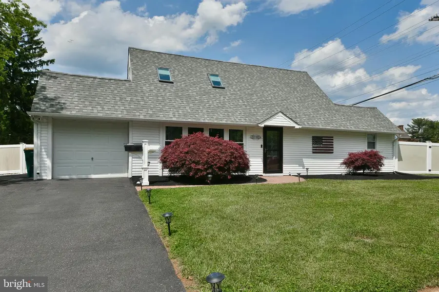 2 Jollybrook Rd, Levittown, PA 19056 - #2