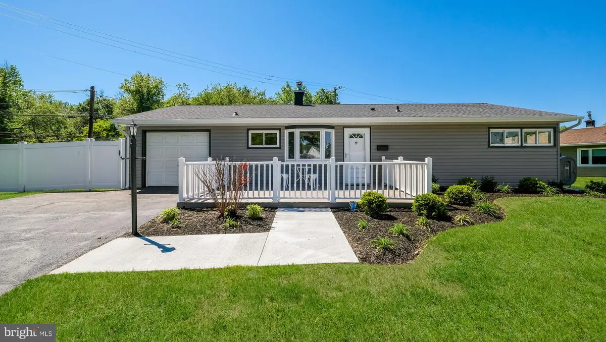 7 Indian Creek Dr, Levittown, PA 19057 - #1