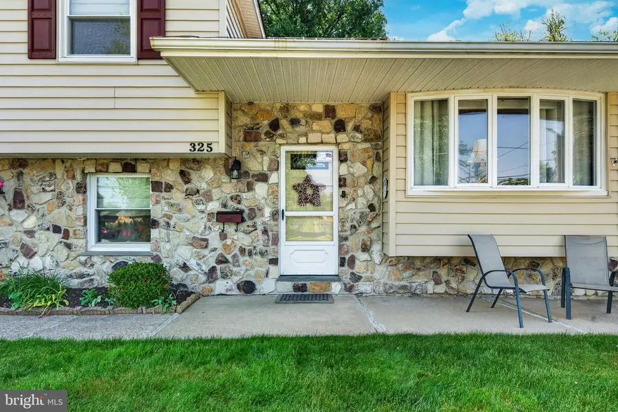325 Acorn Dr, Warminster, PA 18974 - #3