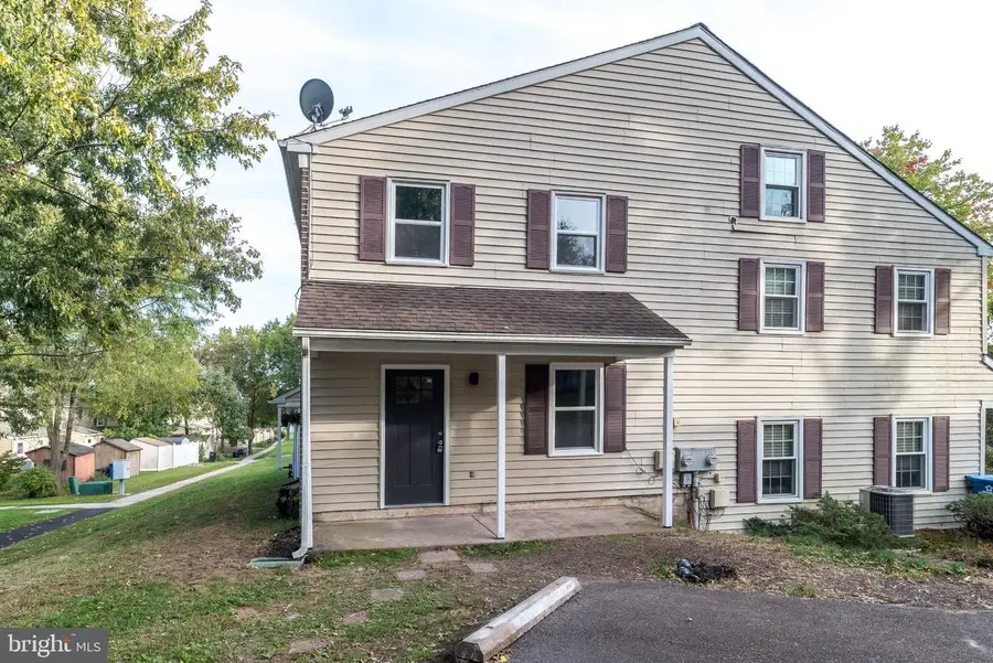 505 Hickory Ln, Sellersville, PA 18960 - #2