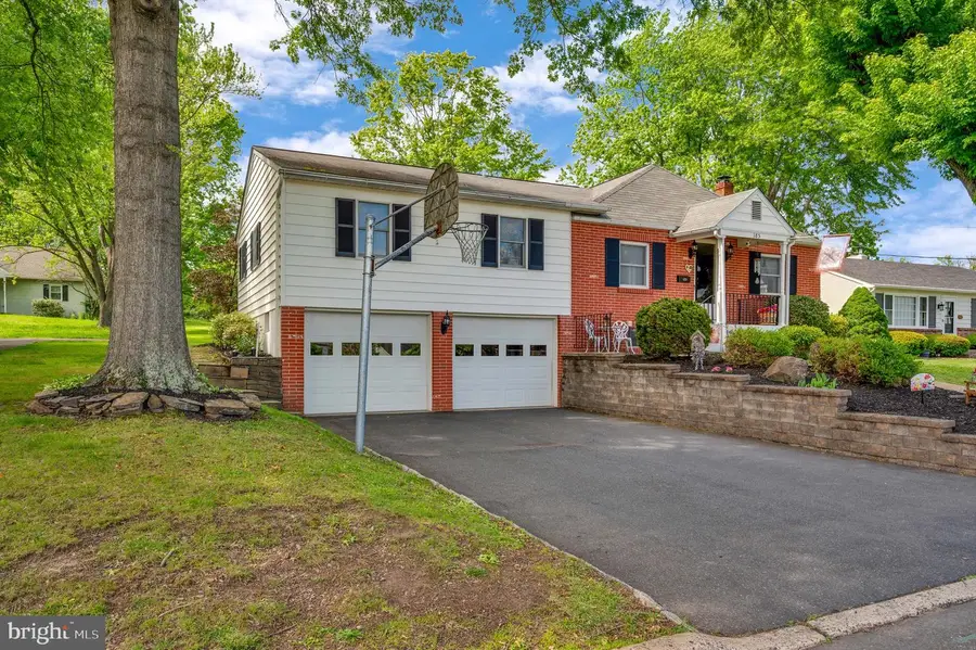 185 Eyre Ave, Sellersville, PA 18960 - #2