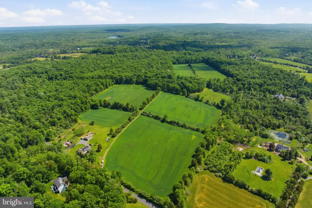 1540 Roundhouse Rd, Quakertown, PA 18951 - #1