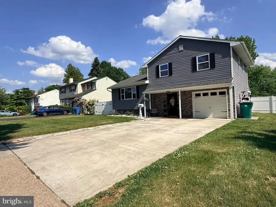 214 Welsford Rd, Fairless Hills, PA 19030 - #3