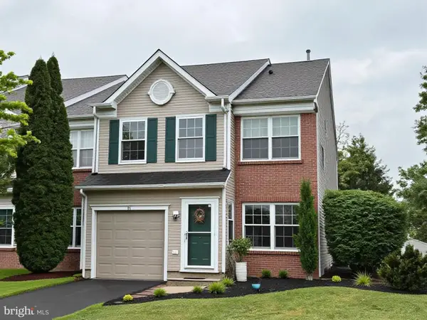 45 Honey Locust Ln, NEWTOWN, PA 18940