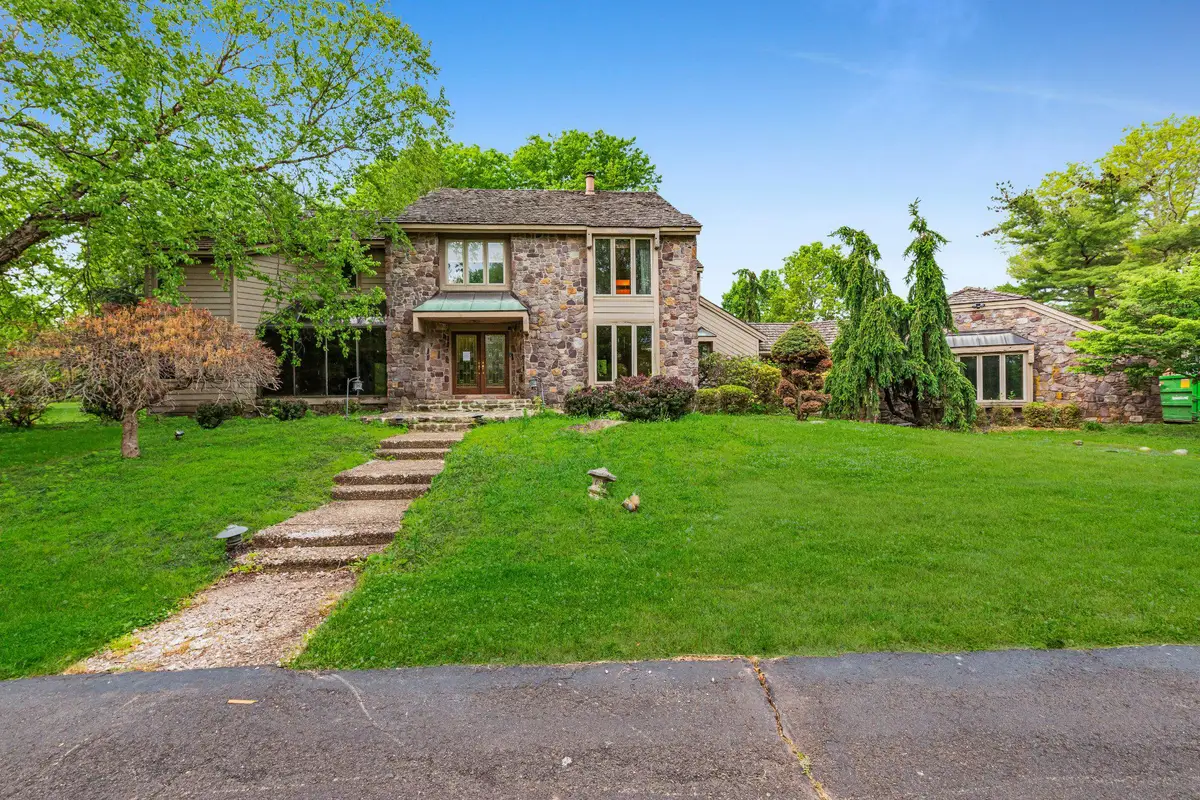 2 Three Ponds Ln, Newtown, PA 18940 - #1