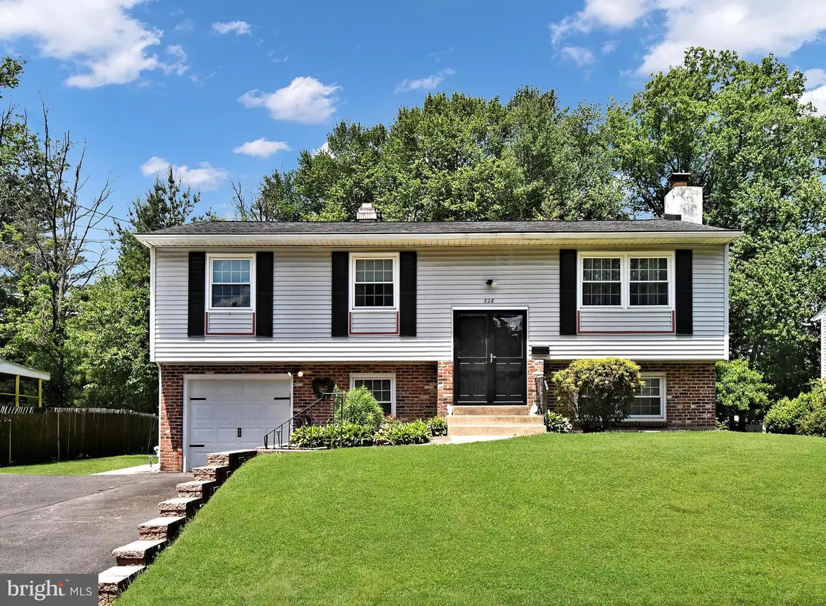 528 Cedarbrook Rd, Southampton, PA 18966 - #1