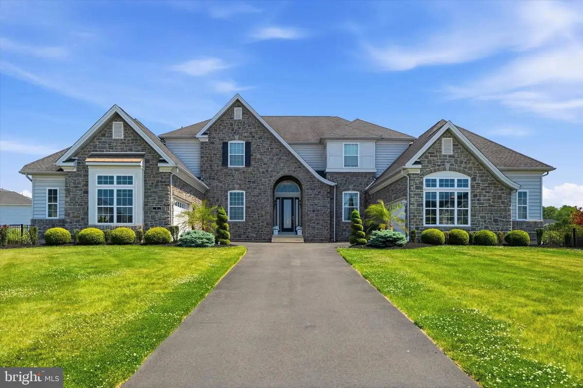 4 Shady Pines Dr, Warminster, PA 18974 - #1