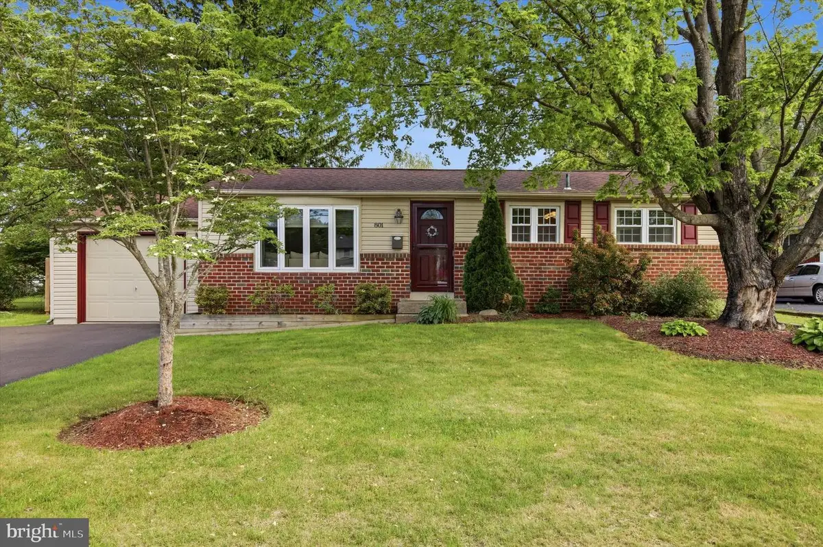 801 Valley Rd, Warminster, PA 18974 - #1