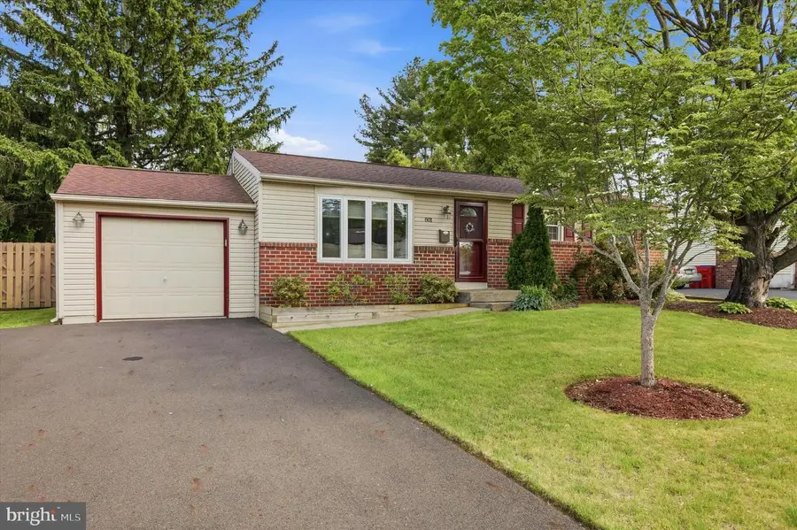 801 Valley Rd, Warminster, PA 18974 - #2