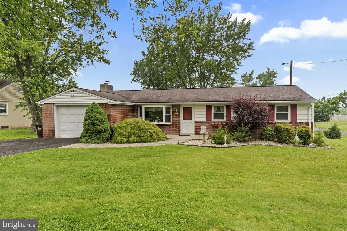421 E Reliance Rd, Telford, PA 18969 - #1