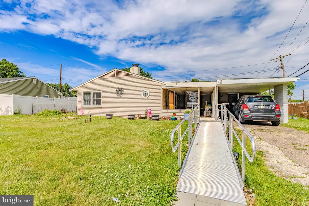 6 Gamewood Rd, Levittown, PA 19057 - #1