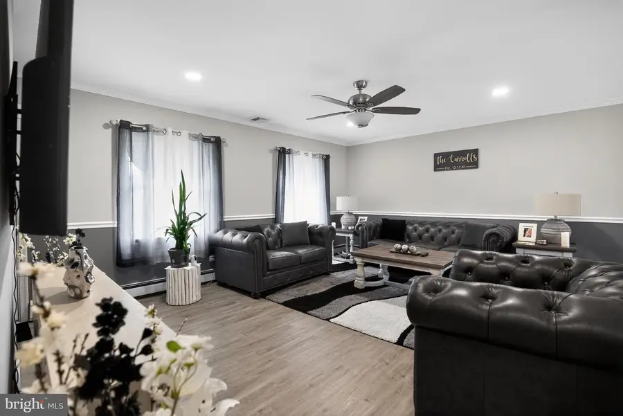39 Cable Rd, Levittown, PA 19057 - #3