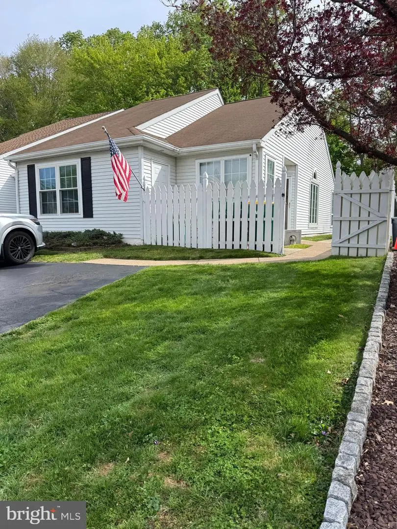 290 Woods Edge Pl, Langhorne, PA 19047 - #1