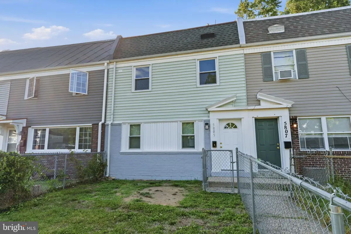 5805 Mitchell Rd, Levittown, PA 19057 - #1